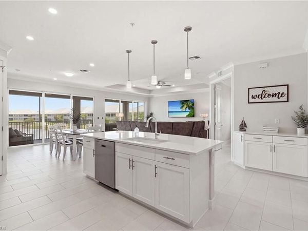 239 Indies DR E, Unit 202, NAPLES, FL 34114