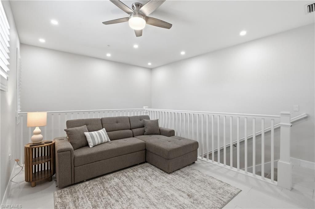 239 Indies Dr E, Unit 202, Naples, FL 34114 Photo