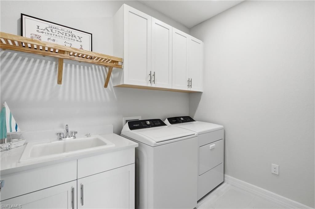 239 Indies Dr E, Unit 202, Naples, FL 34114 Photo
