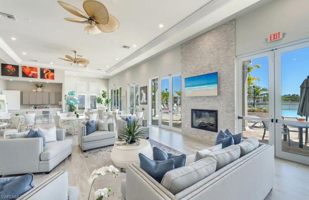 239 Indies Dr E, Unit 202, Naples, FL 34114 Photo