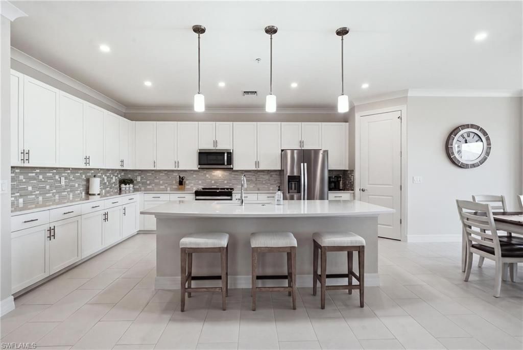 239 Indies Dr E, Unit 202, Naples, FL 34114 Photo