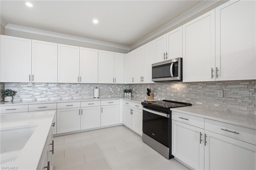 239 Indies Dr E, Unit 202, Naples, FL 34114 Photo