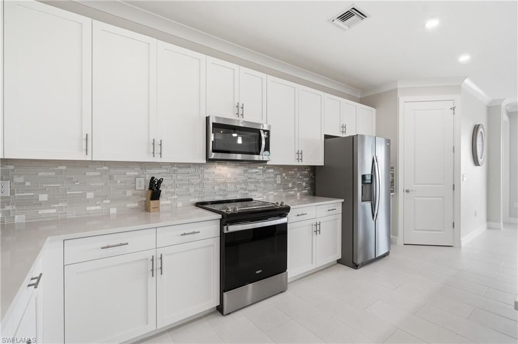 239 Indies Dr E, Unit 202, Naples, FL 34114 Photo