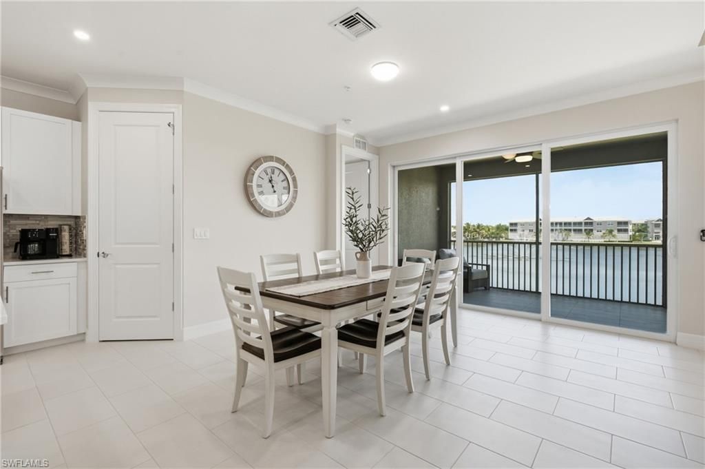 239 Indies Dr E, Unit 202, Naples, FL 34114 Photo