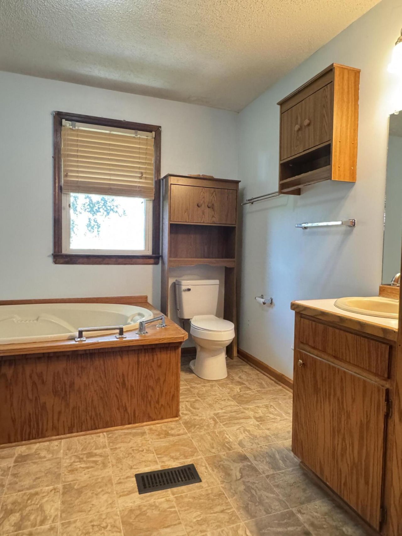 1665 Taw Caw Drive Photo 15