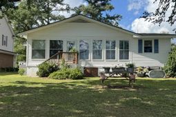 1665 Taw Caw Drive photo 4