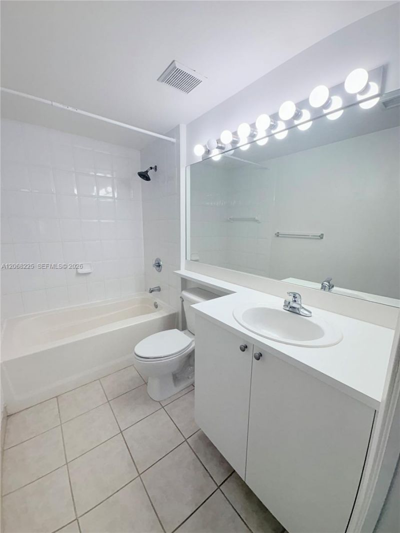 8030 N Nob Hill Rd , Unit 105, Tamarac, FL 33321 Photo