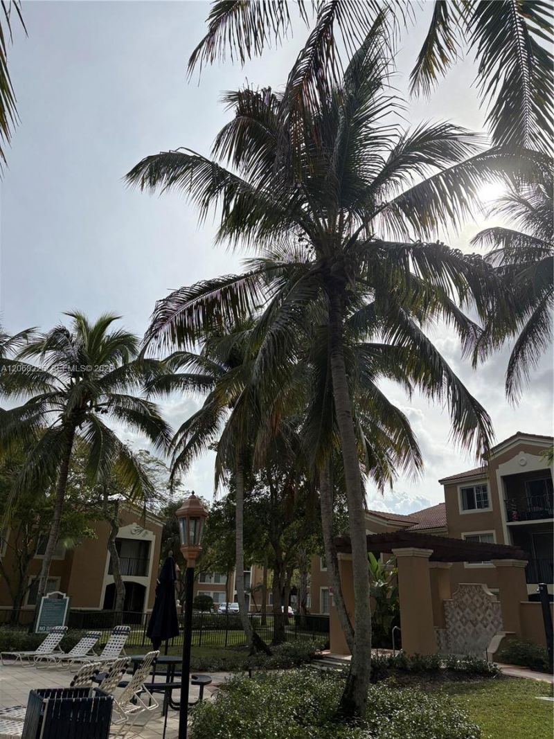 8030 N Nob Hill Rd , Unit 105, Tamarac, FL 33321 Photo