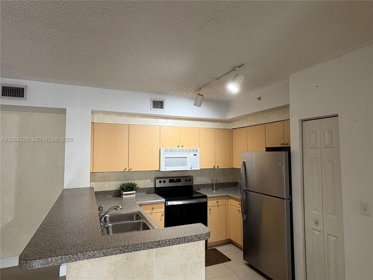 8030 N Nob Hill Rd , Unit 105, Tamarac, FL 33321 Photo
