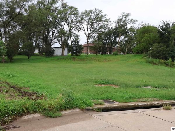1831 Lake Ridge Drive, Plattsmouth, NE 68048