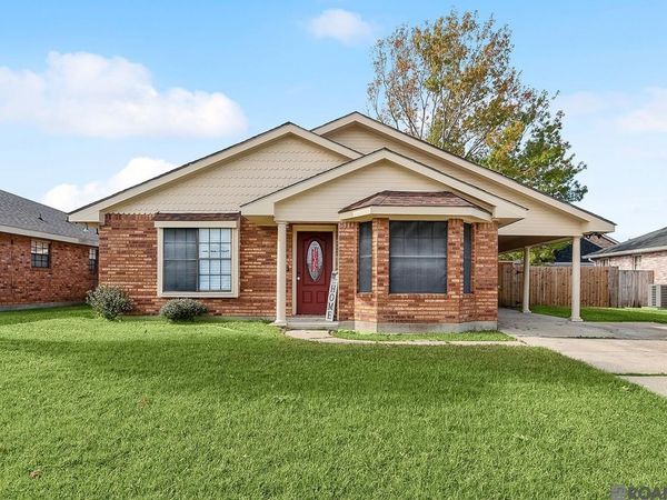 13 Pampas Dr, Laplace, LA 70068
