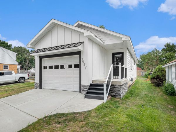 2048 Wyoming Avenue SW, Wyoming, MI 49519