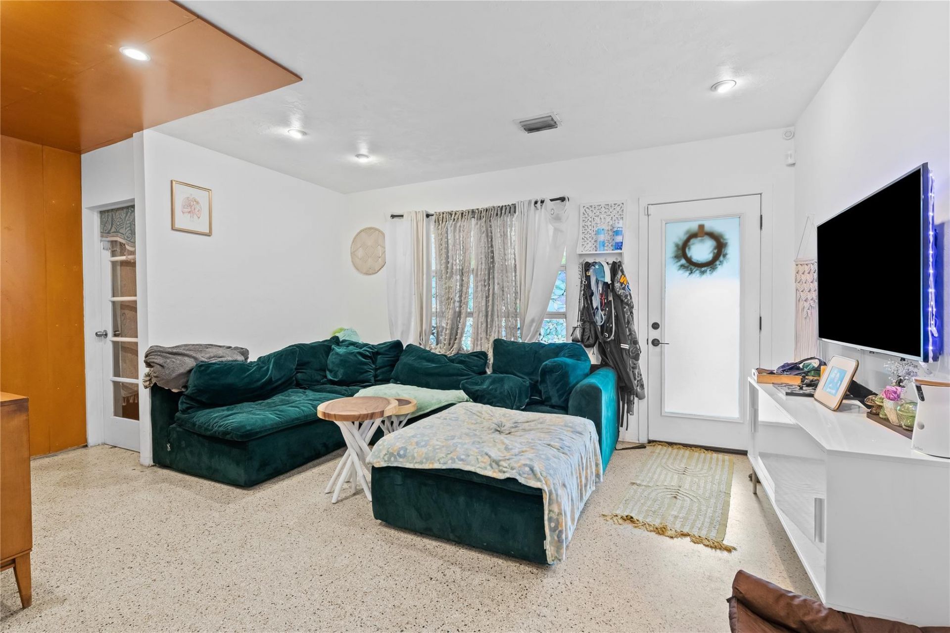 724 NE 3rd Avenue, Fort Lauderdale, FL 33394 Photo