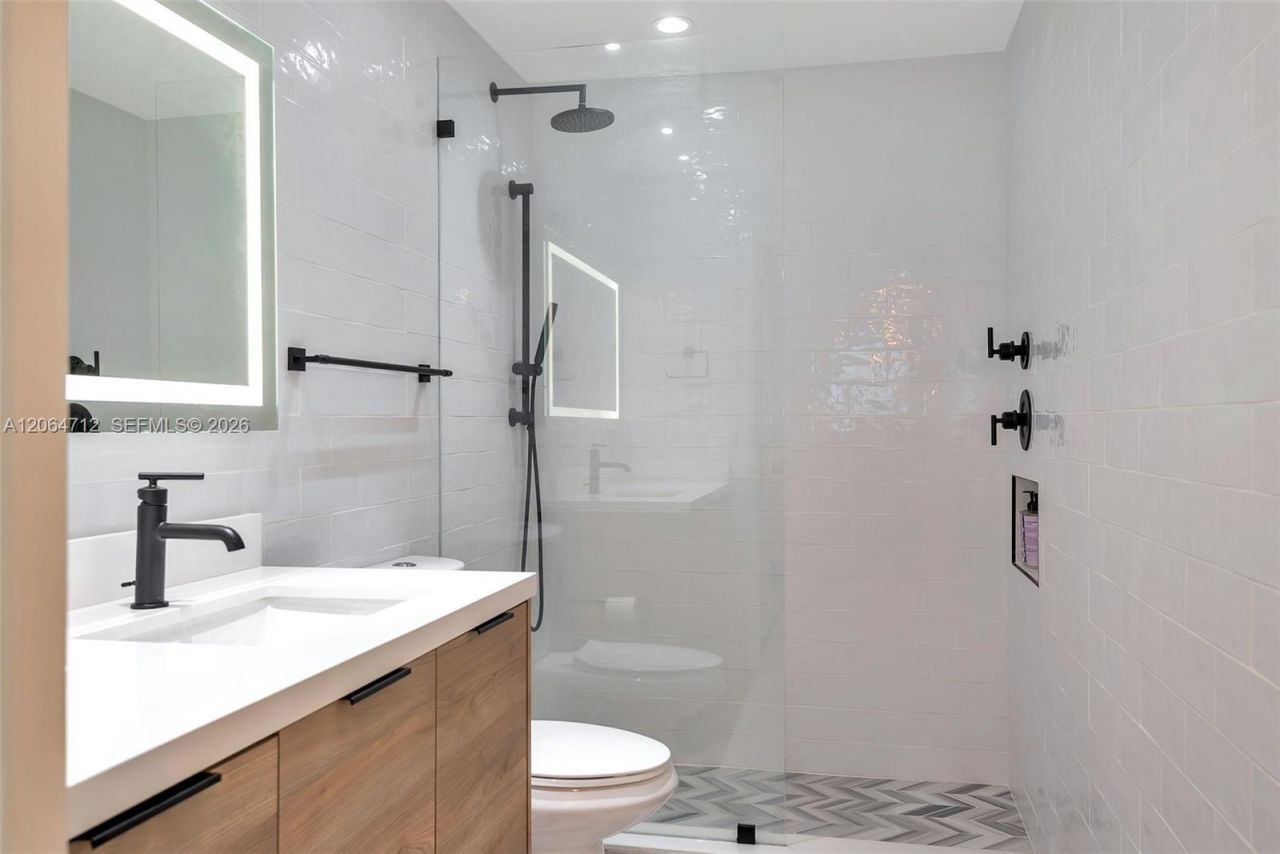 1 Century Ln , Unit 203, Miami Beach, FL 33139 Photo