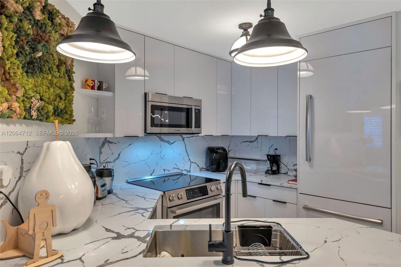 1 Century Ln , Unit 203, Miami Beach, FL 33139 Photo