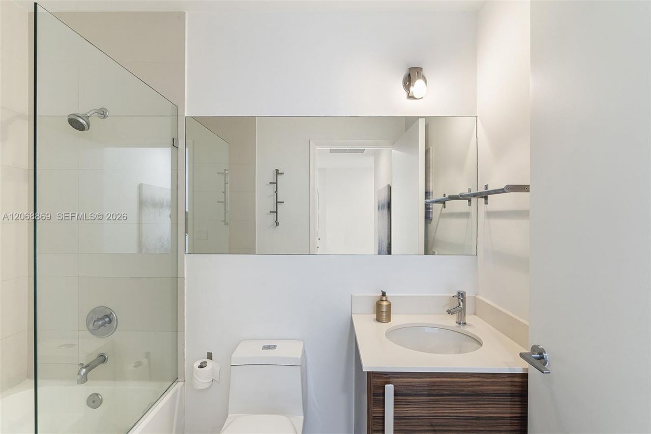 2020 N Bayshore Dr , Unit 2105, Miami, FL 33137 Photo
