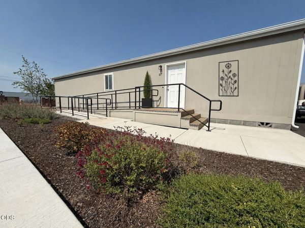 460 Arnos Street, Unit 87, Talent, OR 97540