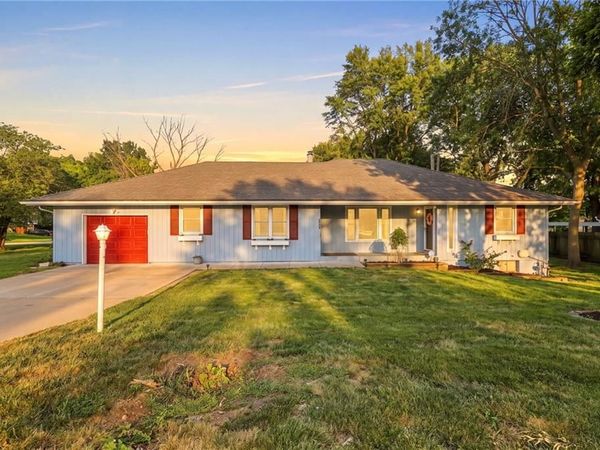 7305 N Harrison Street, Gladstone, MO 64118