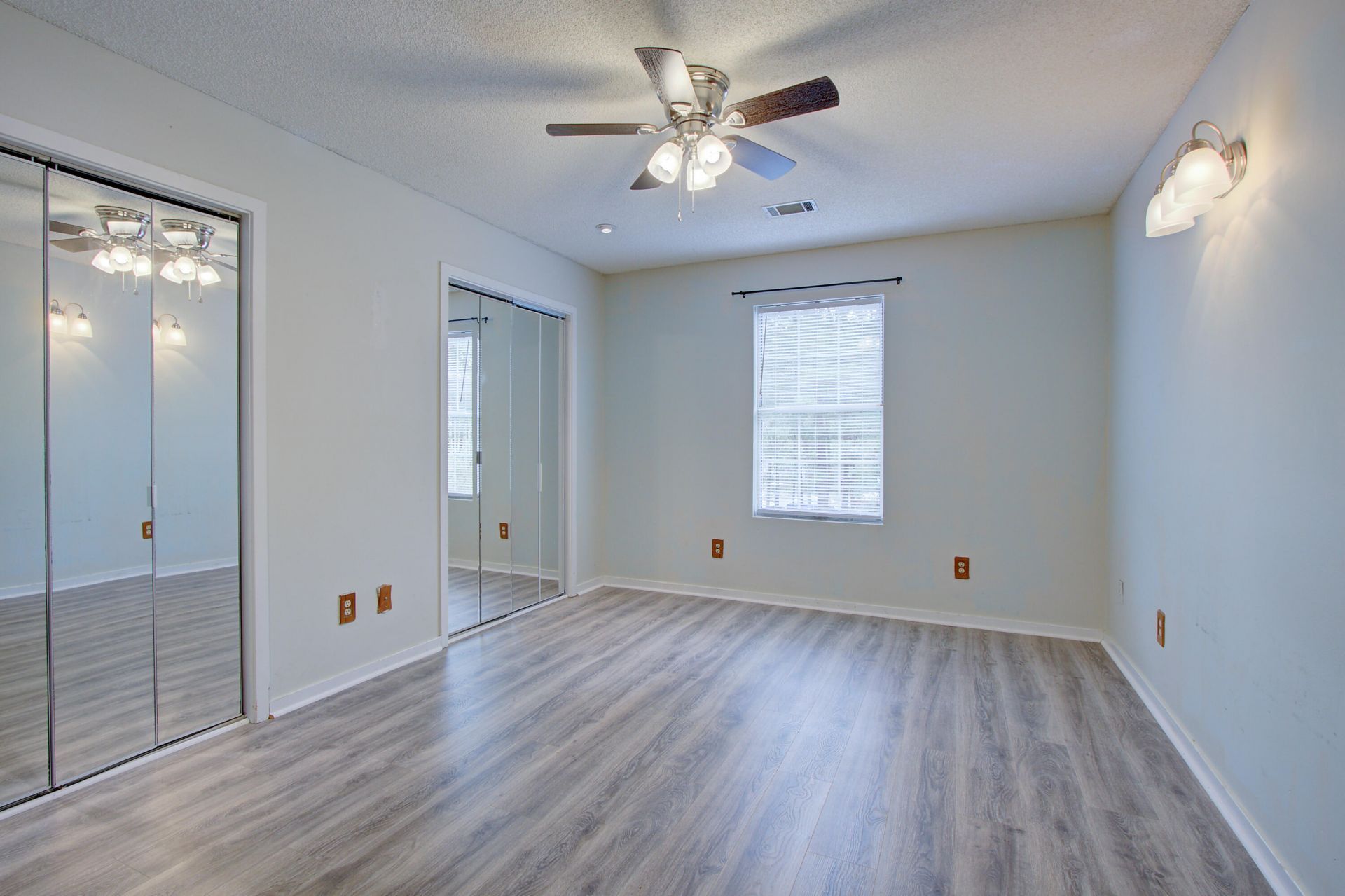 7945 Parklane Photo 12