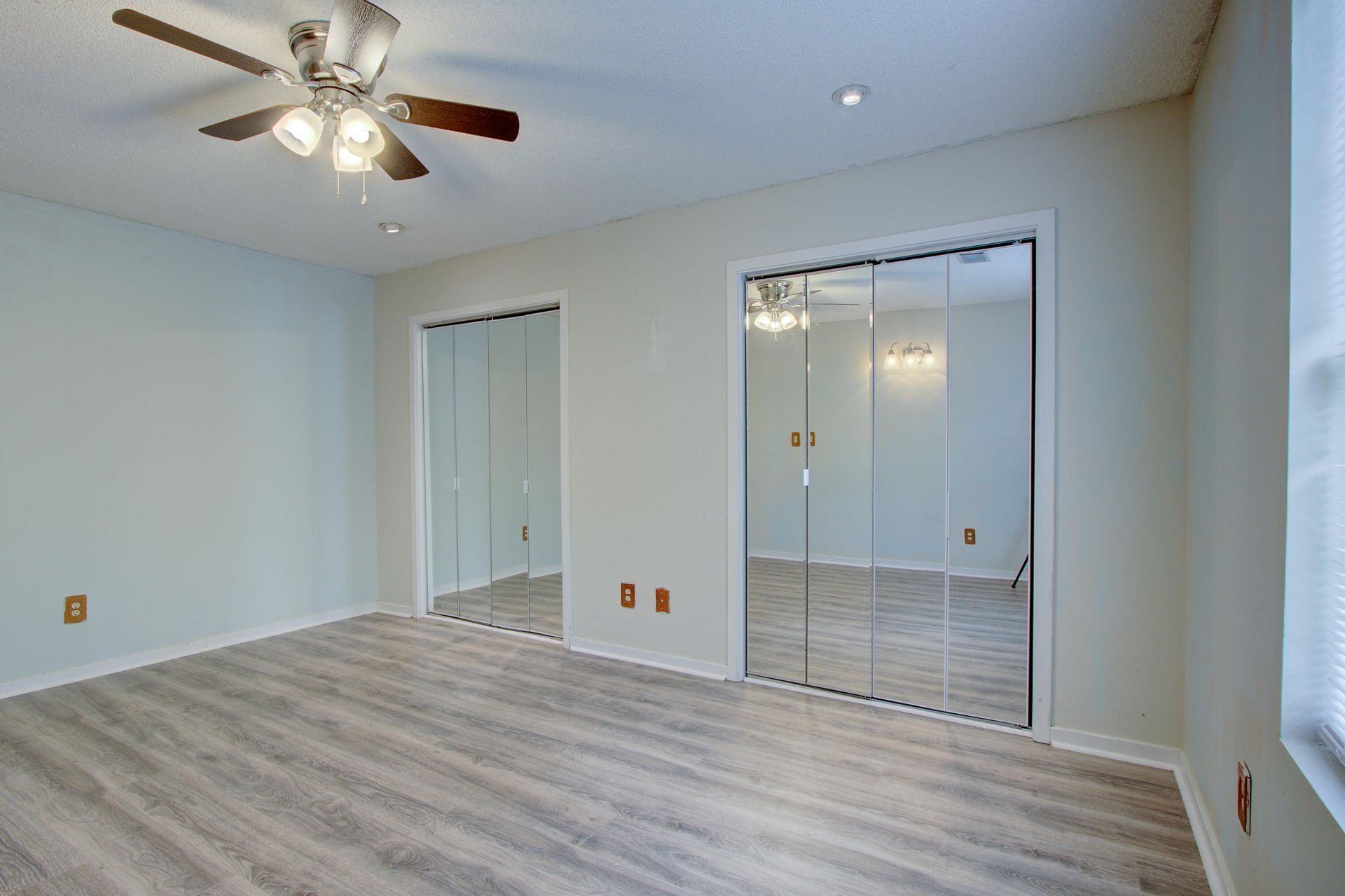 7945 Parklane Photo 13