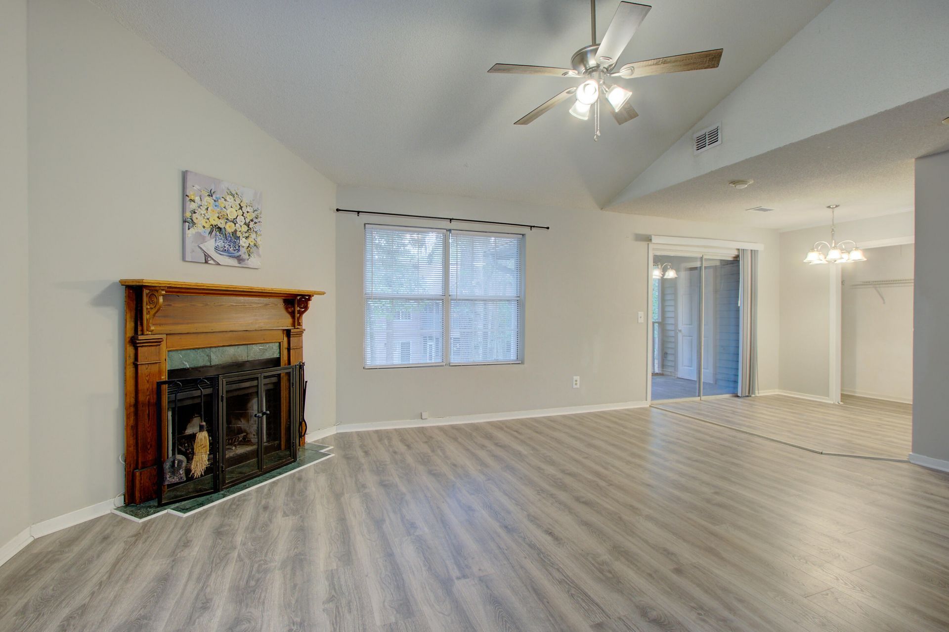 7945 Parklane Photo 5