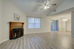 7945 Parklane photo 4