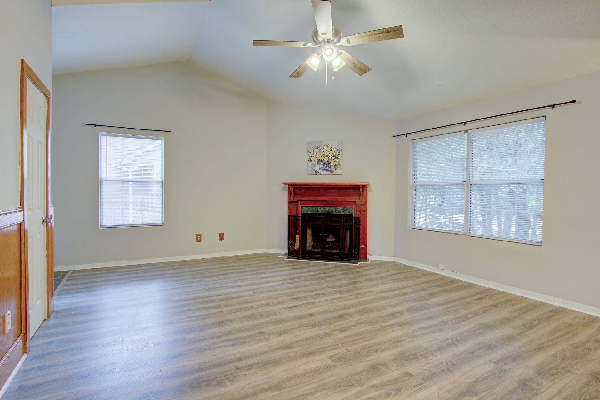 7945 Parklane Photo 6