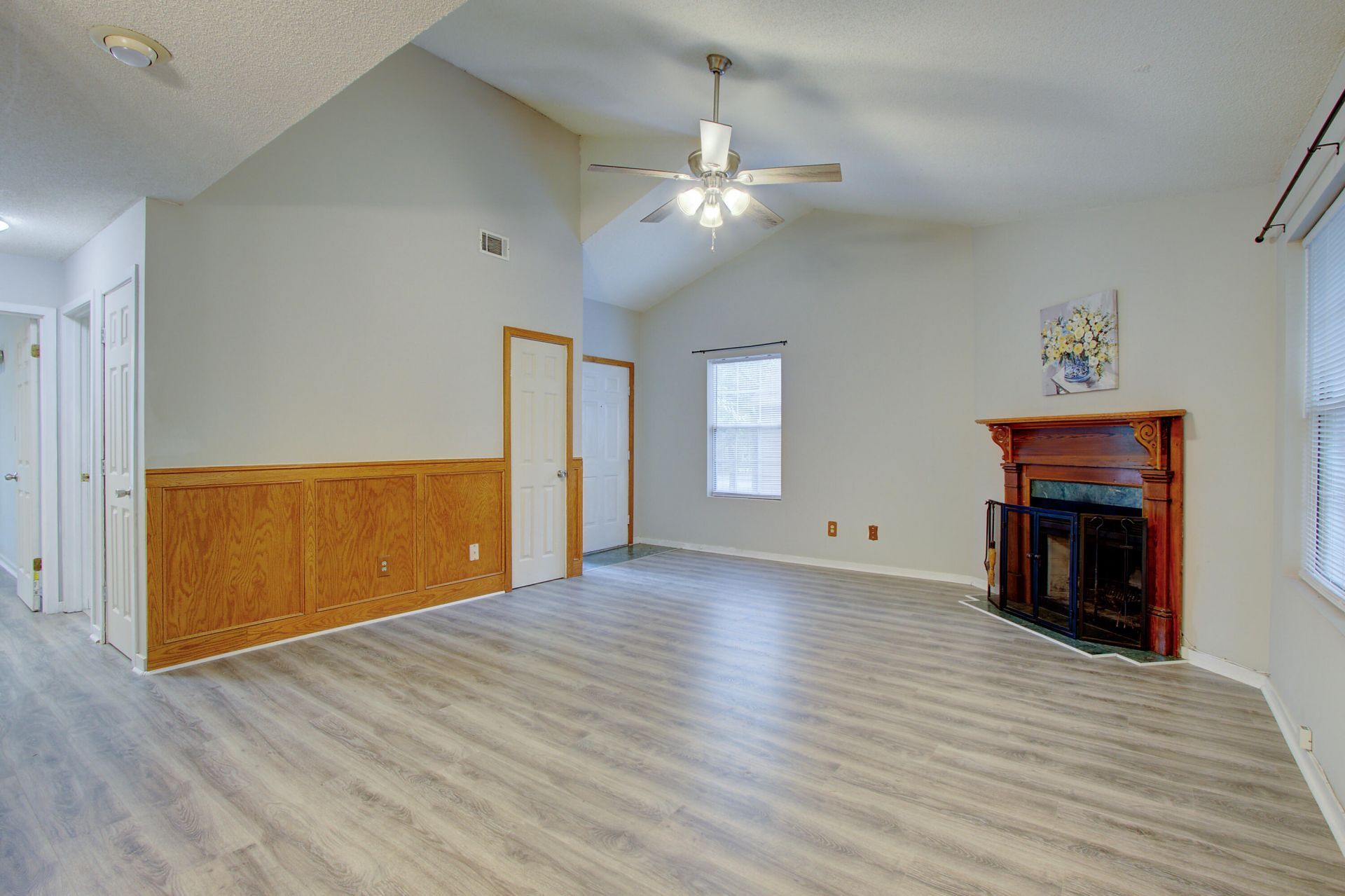7945 Parklane Photo 7
