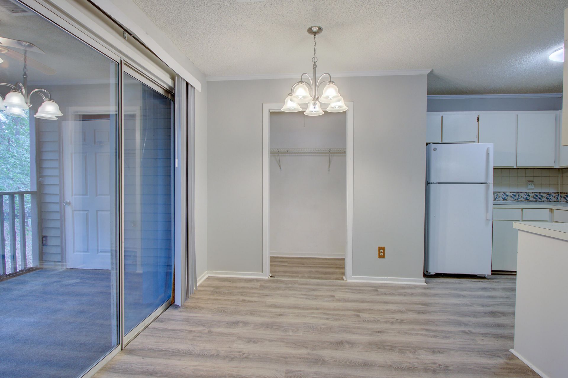 7945 Parklane Photo 8