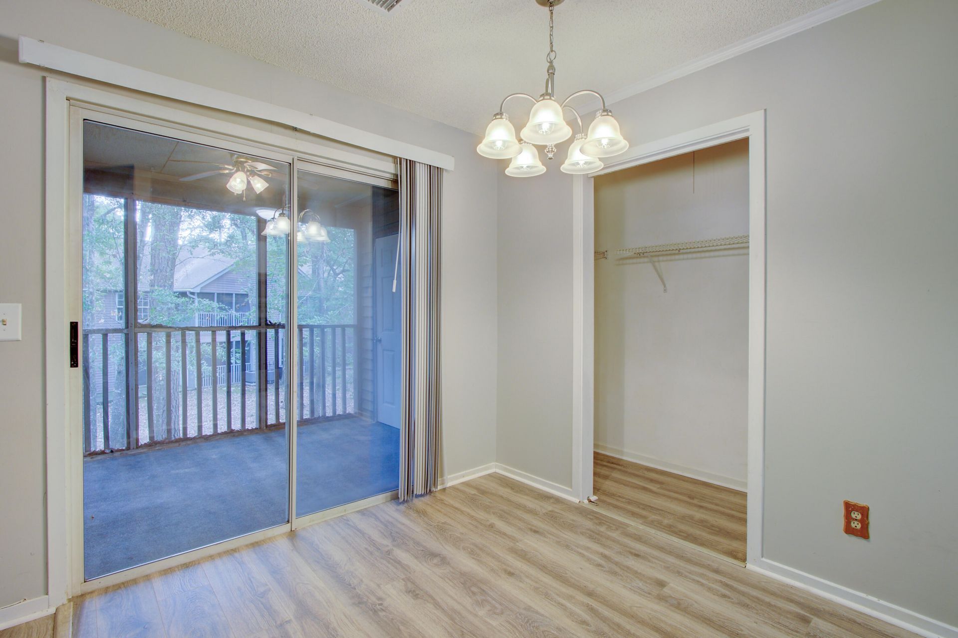 7945 Parklane Photo 9