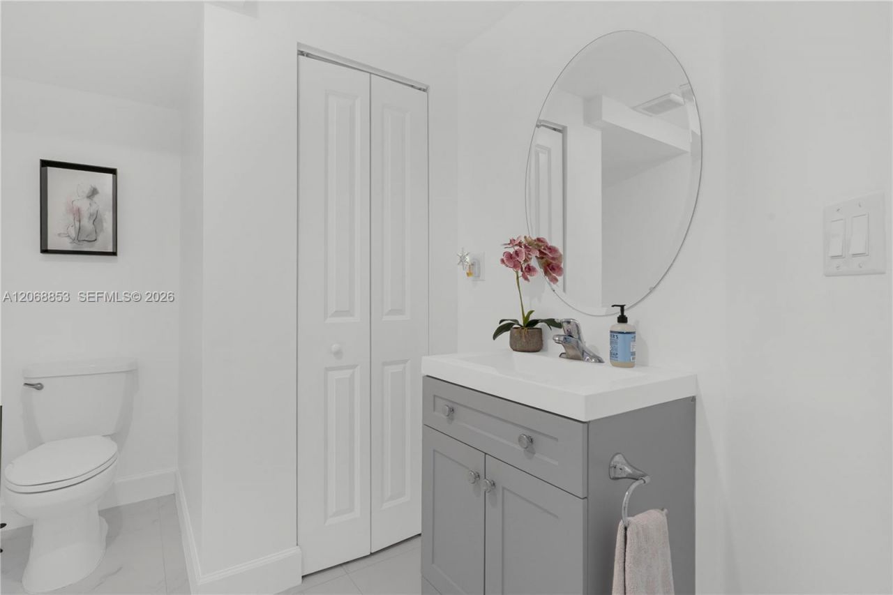 550 NE 207th St , Miami, FL 33179 Photo