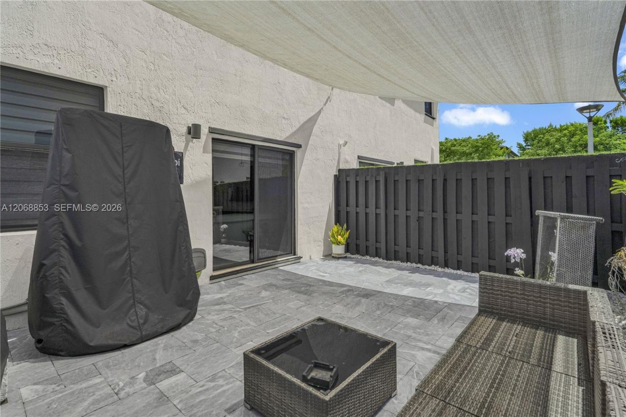 550 NE 207th St , Miami, FL 33179 Photo
