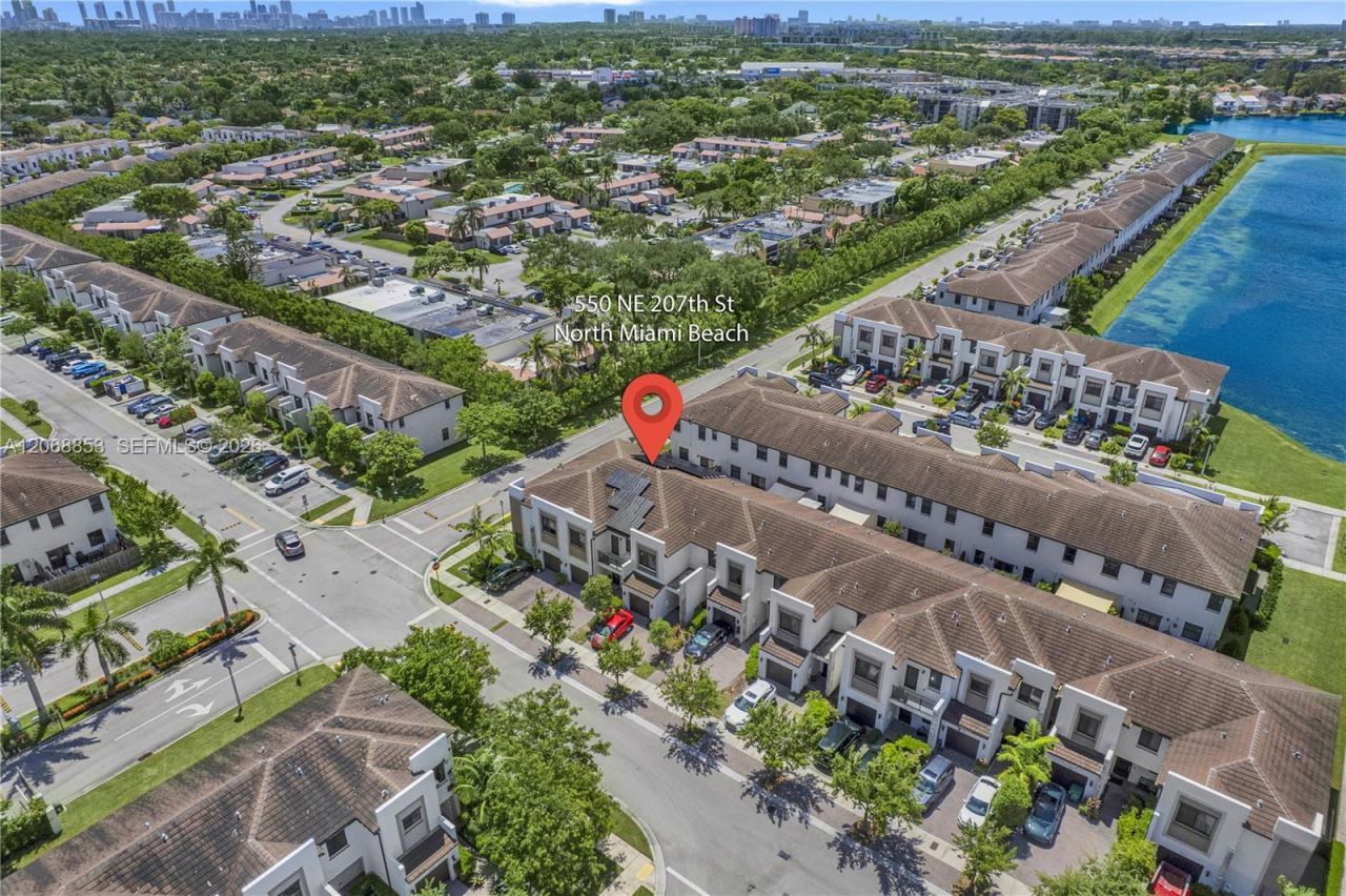 550 NE 207th St , Miami, FL 33179 Photo