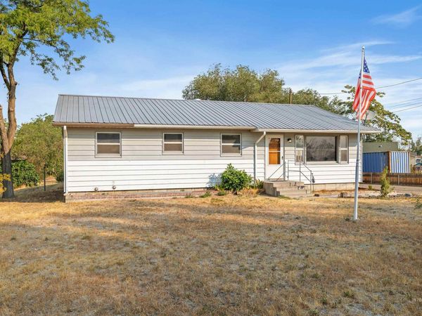 321 Clear Lakes Rd, Buhl, ID 83316