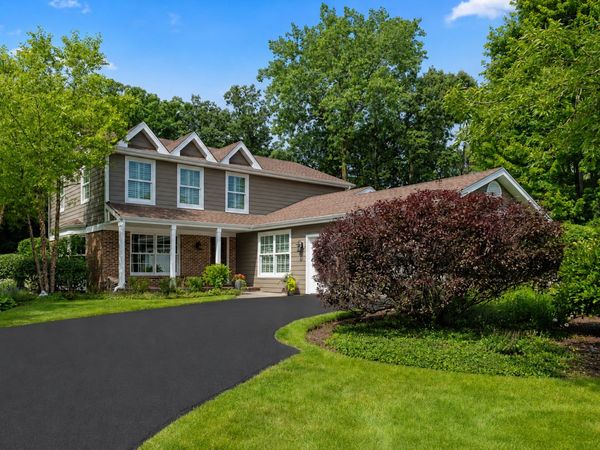 6 Deer Run , Lincolnshire, IL 60069