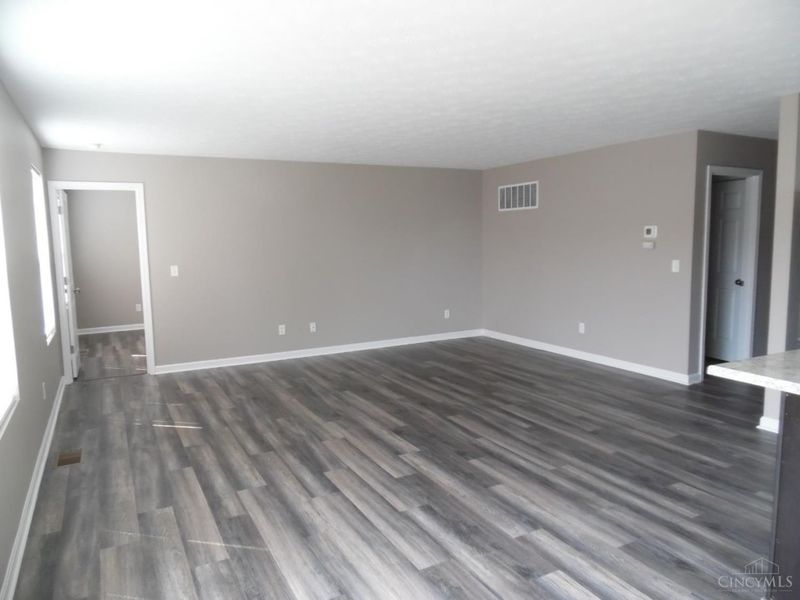 2156 Pumpkin Ridge Court, Hamilton, OH 45013 Photo 2