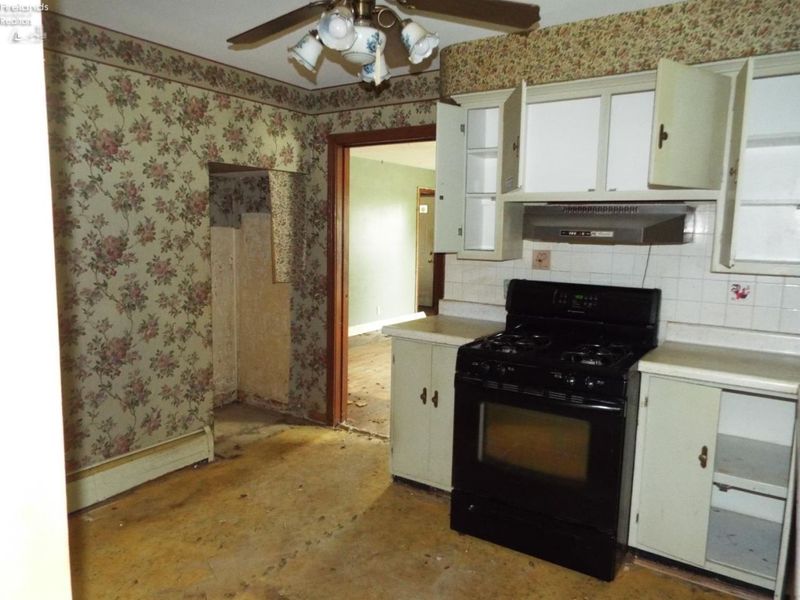 103 Fairfield Avenue, Bellevue, OH 44811 Photo 2