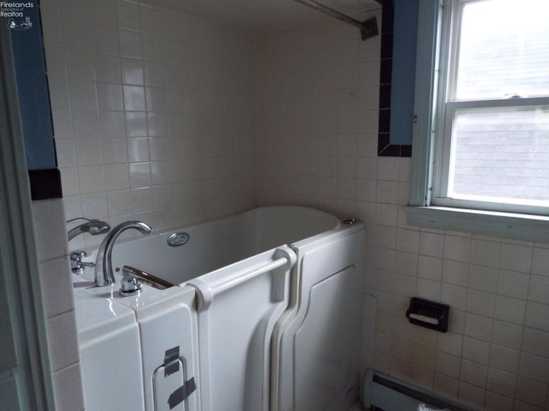 103 Fairfield Avenue, Bellevue, OH 44811 Photo 9