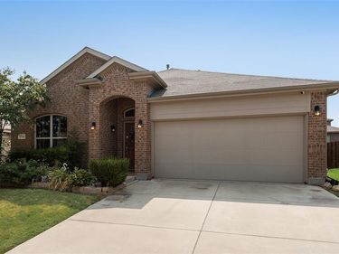 1733 Falling Star Drive, Fort Worth, TX 76052