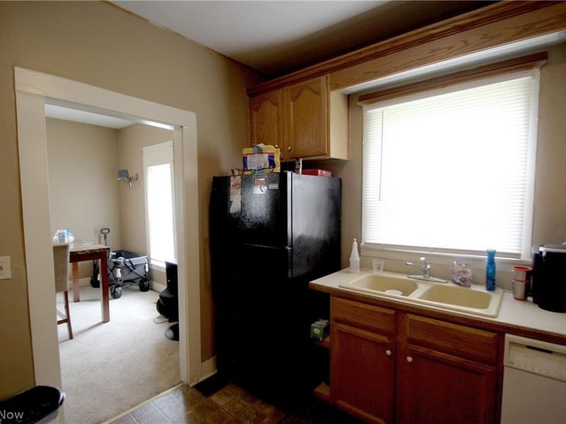 318 N Pardee Street, Wadsworth, OH 44281 Photo 2