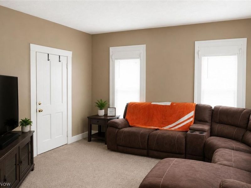 318 N Pardee Street, Wadsworth, OH 44281 Photo 3