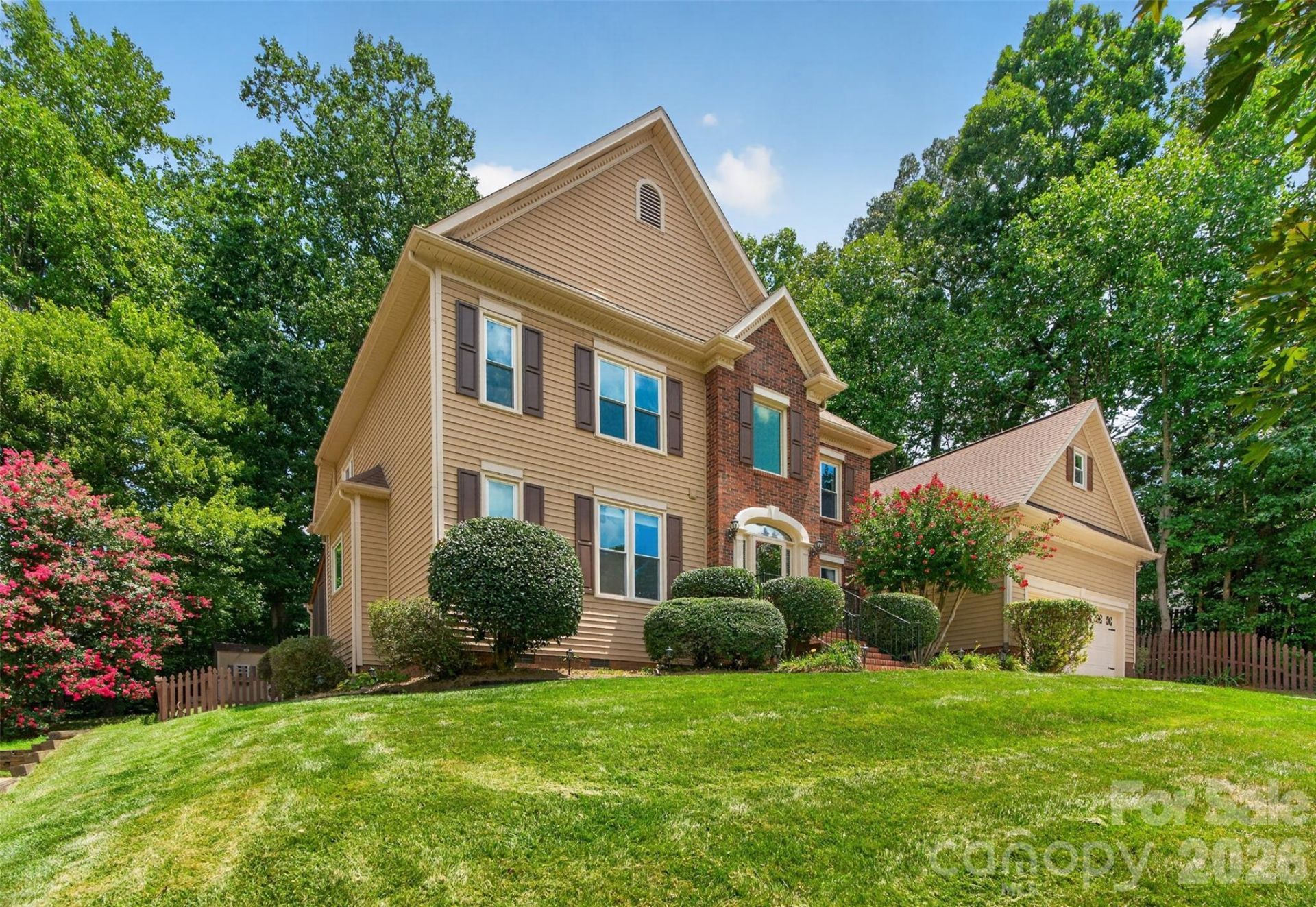 8011 Alba Court, Charlotte, NC 28269 Main Photo