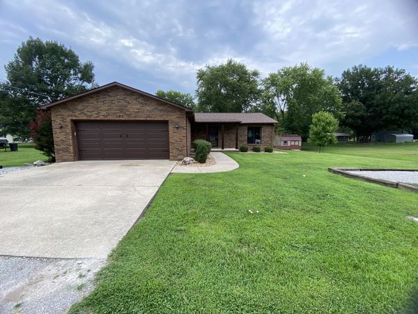 303 W Blake Street , Benton, IL 62812