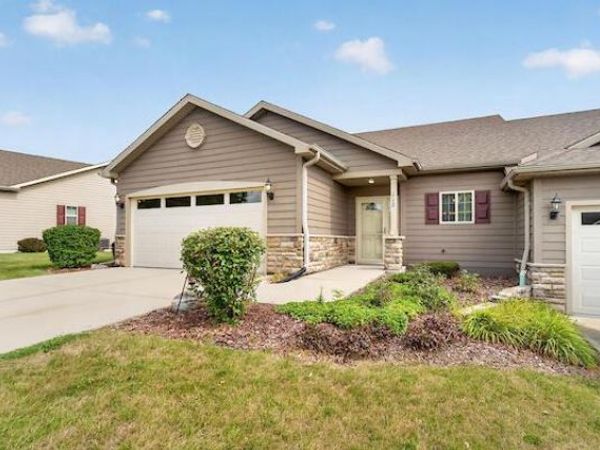 112 Walnut Ridge ROAD, Unit 17, Union Grove, WI 53182