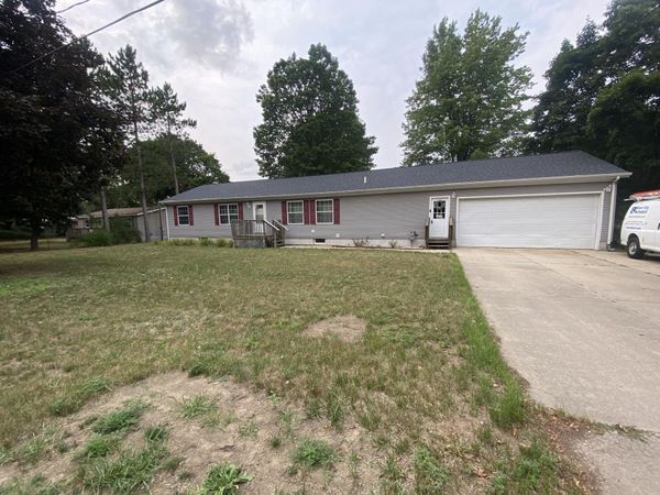 1551 E Pine Hill Avenue, White Cloud, MI 49349