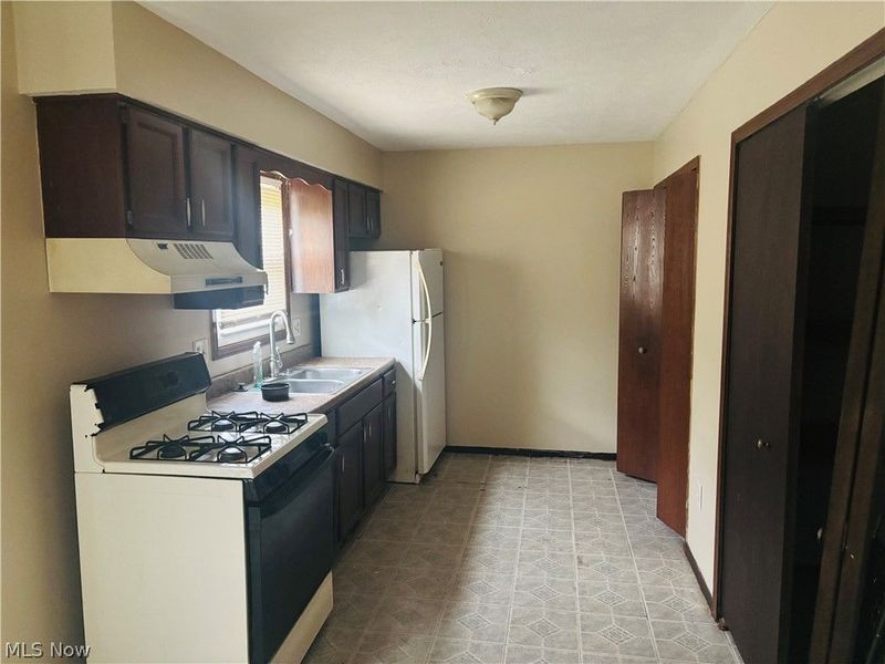 406 Maplebrook Drive, Unit 406, Painesville, OH 44077 Photo 3