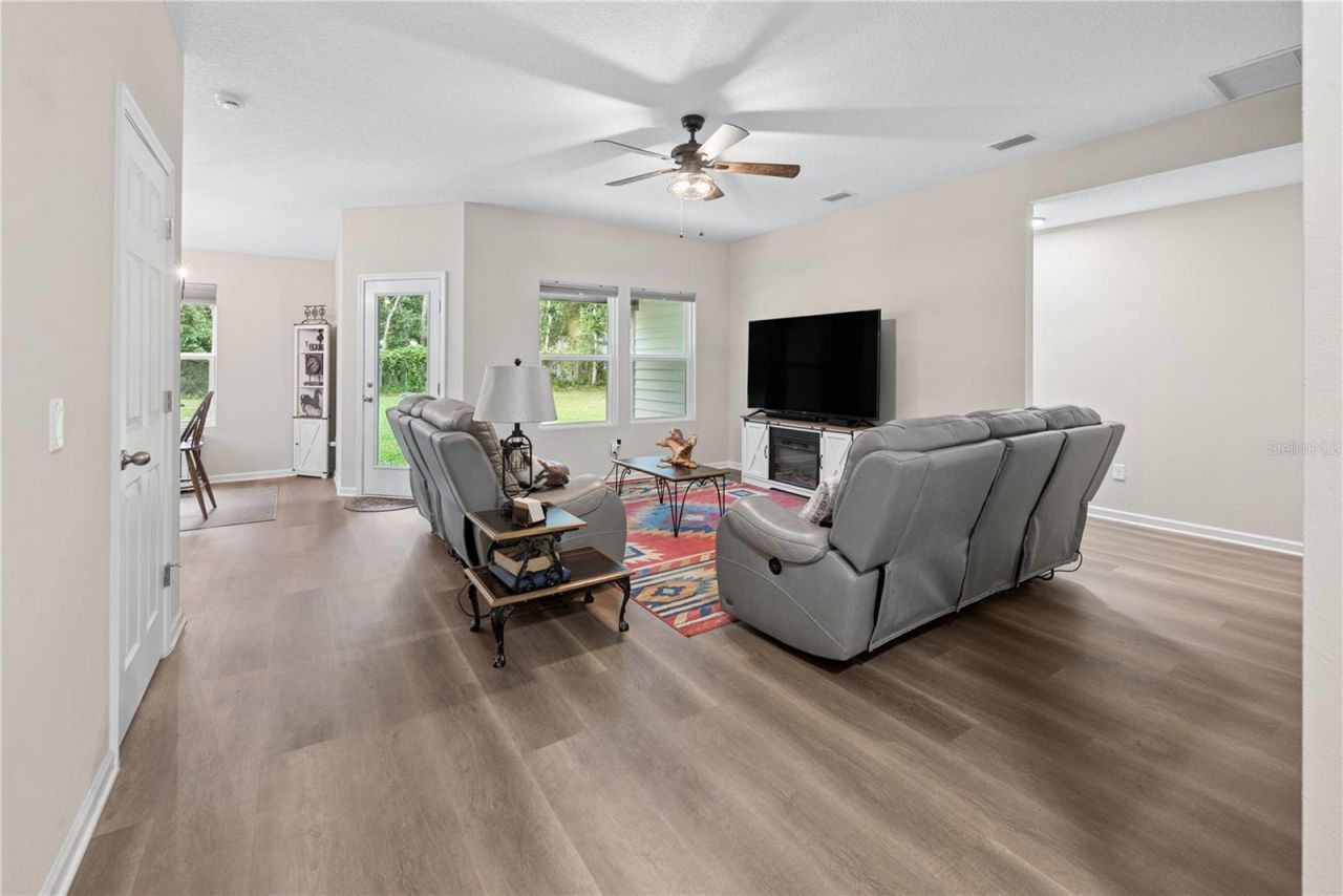 111 Breezeway Avenue, Satsuma, FL 32189 Photo