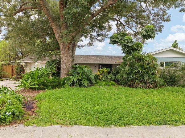 8404 FLAGSTONE DRIVE, TAMPA, FL 33615