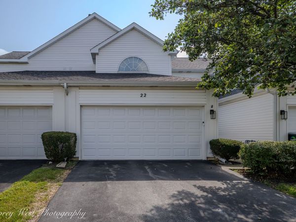 22 S Barton Trail , Batavia, IL 60510