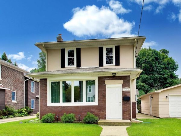 315 Douglas Avenue , Waukegan, IL 60085